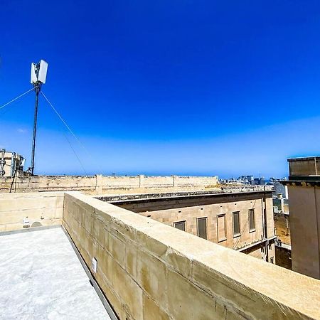 Designer Duplex Penthouse In Floriana Apartment Exterior foto