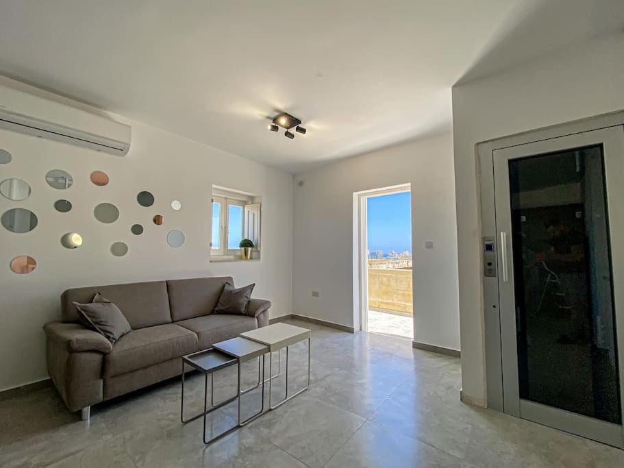 Designer Duplex Penthouse In Floriana Apartment Exterior foto