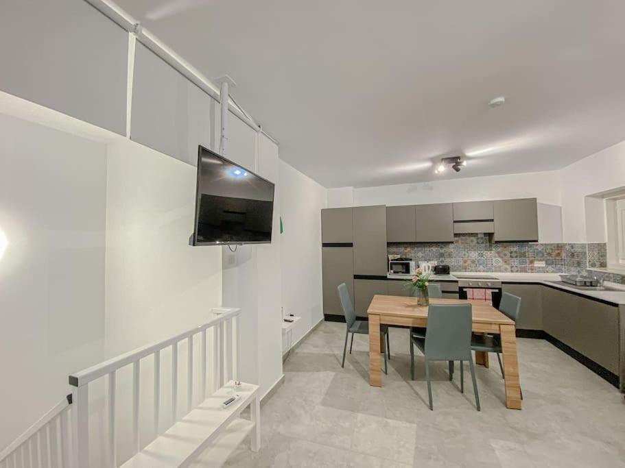 Designer Duplex Penthouse In Floriana Apartment Exterior foto