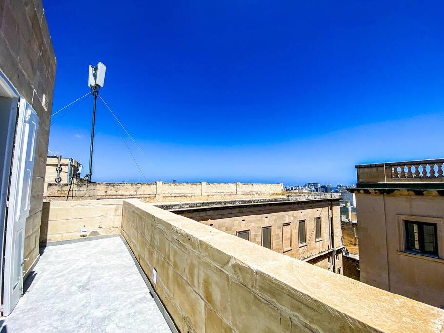 Designer Duplex Penthouse In Floriana Apartment Exterior foto