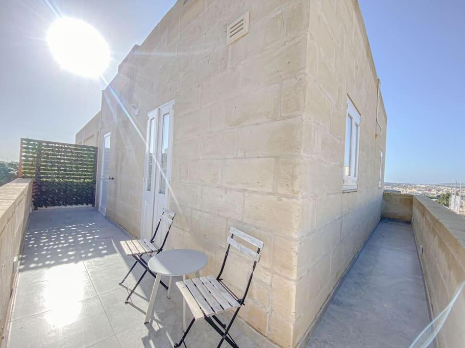 Designer Duplex Penthouse In Floriana Apartment Exterior foto